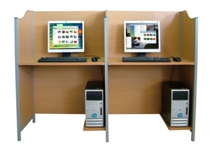 Bureau informatique double ordinateurs