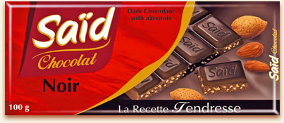 Tablette de chocolat noir aux amandes